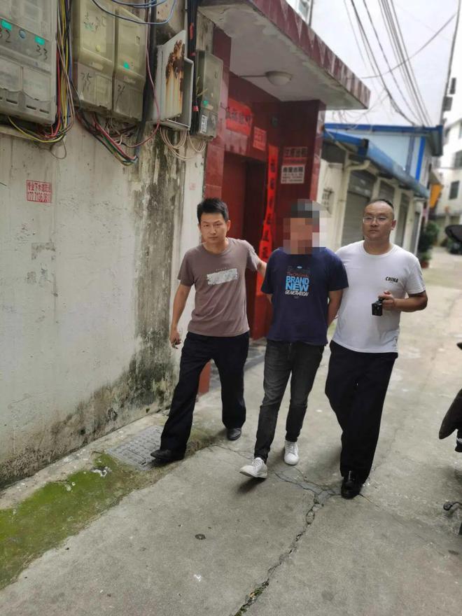 泛亚·电竞(中国)官方网站“两进宫”惯犯再被捉麻城警方破获系列街面商铺被盗案(图1)