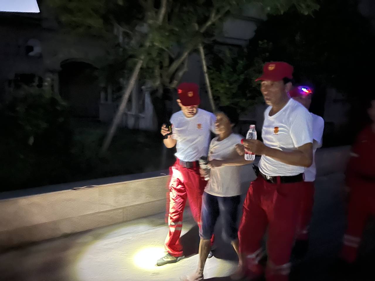 泛亚·电竞(中国)官方网站平安！走失超72小时的绍兴老人找到了(图2)
