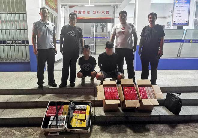 泛亚·电竞(中国)官方网站事发连云港郁洲北路！两“黑吃黑”被抓！(图2)
