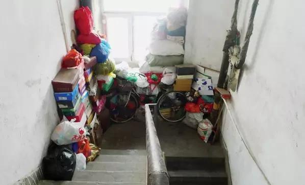 泛亚·电竞(中国)官方网站邻居在公共过道做鞋柜被我清理了后非要找我赔钱凭什么？(图3)