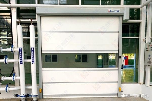泛亚电竞快速卷帘门助力黄瓜温室大棚产能(图2)