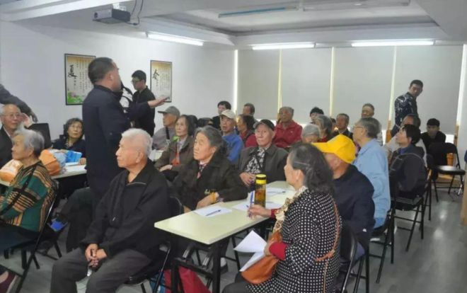 泛亚·电竞(中国)官方网站【吐槽】网友：镇淮楼附近我老妈差点被