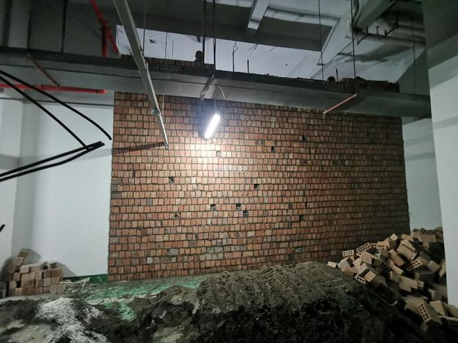 泛亚电竞这是什么操作？车位砌墙 还想安个“卷帘门”？！(图3)