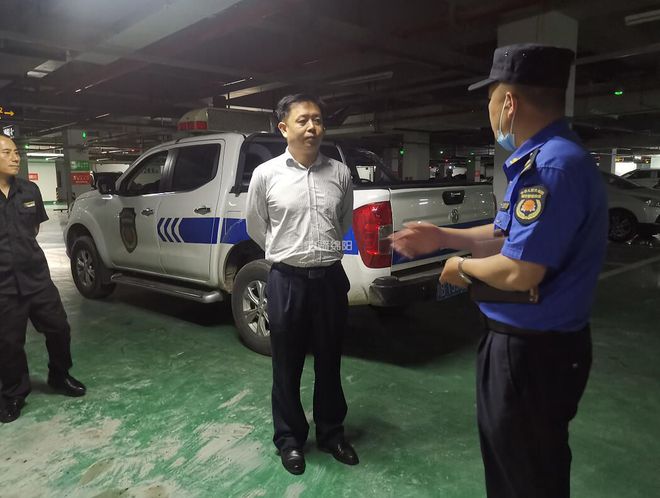泛亚电竞这是什么操作？车位砌墙 还想安个“卷帘门”？！(图5)