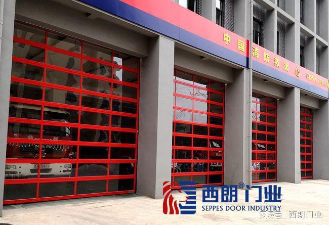 泛亚电竞泰州119联动全透视消防分节滑升门