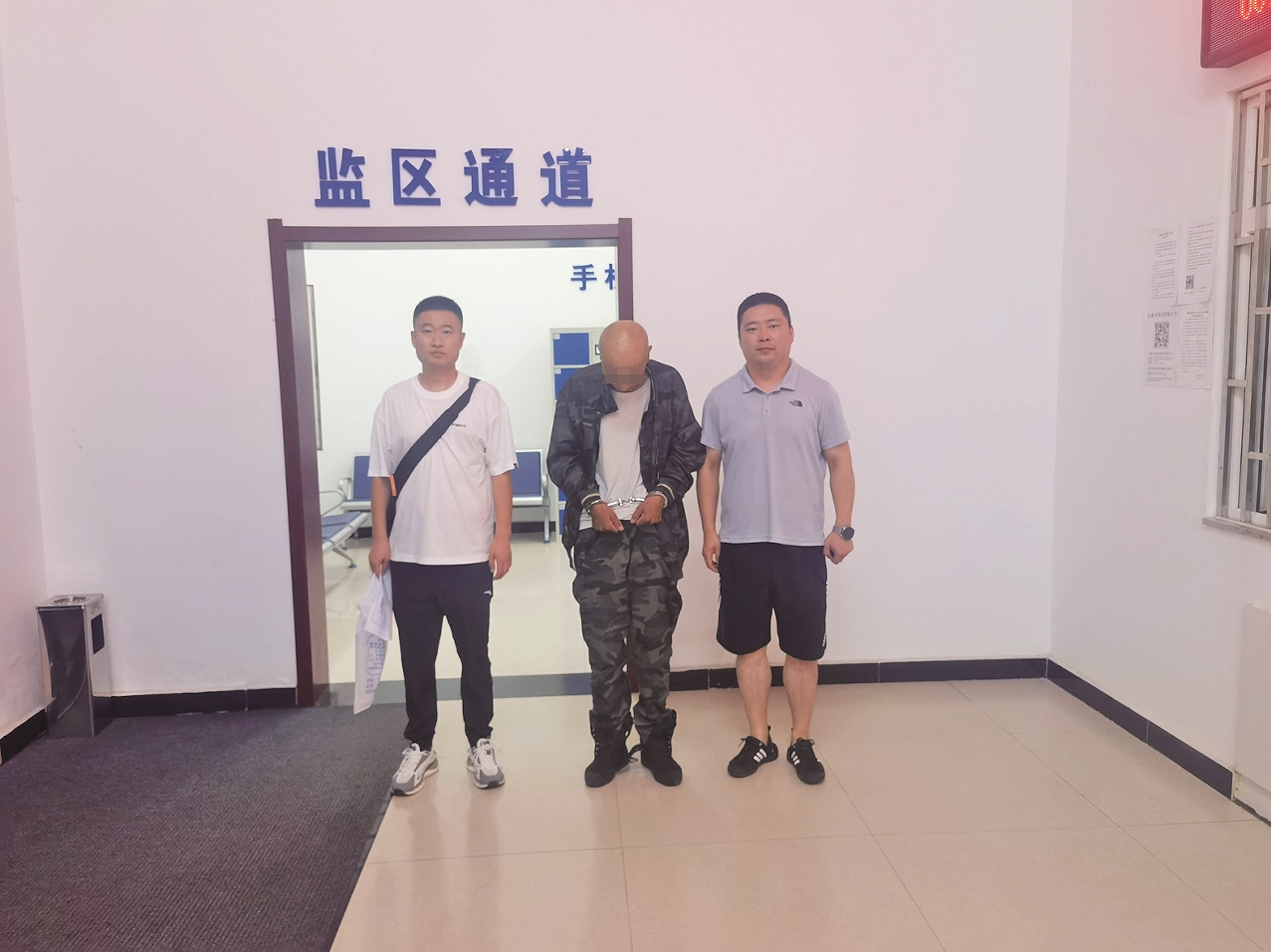 泛亚电竞潜藏大山里22年看到民警他为何如释重负？(图3)