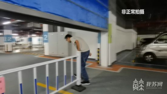 泛亚·电竞(中国)官方网站苏州四季悦湖花园称不买车位只能走矮门进小区？业主吐槽如