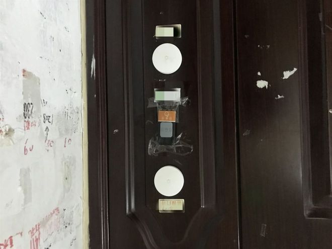 泛亚电竞楼道里能加装防盗门吗？专家：占用公共空间涉嫌违规(图2)