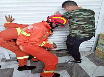 泛亚·电竞(中国)官方网站十秒撬开卷帘门方法