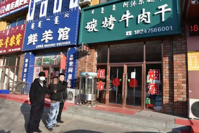 泛亚电竞通辽一男子深夜撬锁！“撬”开自己九进牢房的铁门(图3)