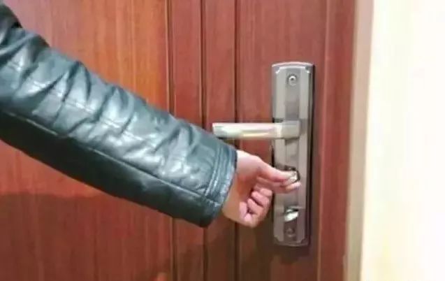 泛亚电竞【扩散】这2人技术开锁入室盗窃！看到请立即报警！