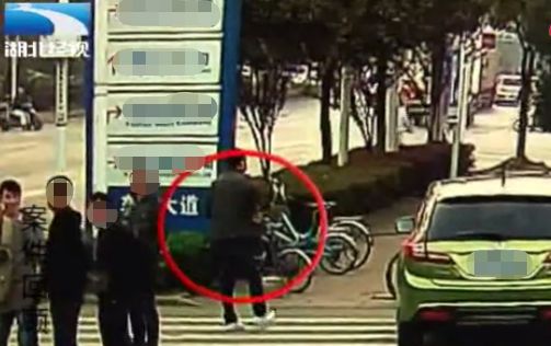 泛亚电竞小伙自学10秒开锁“本领” 10秒钟就能偷一辆车 一个月就作案四起(图2)