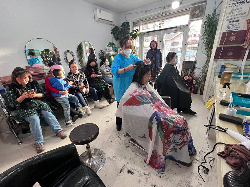 泛亚电竞小店故事丨小巷理发店(图2)