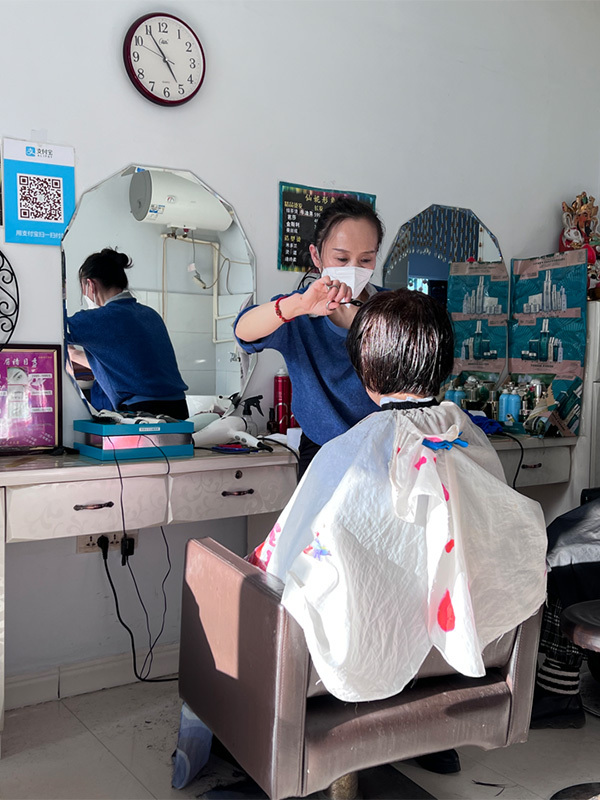 泛亚电竞小店故事丨小巷理发店(图3)