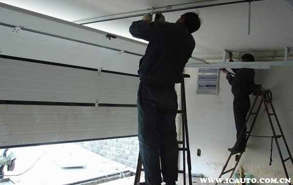 泛亚电竞车库卷帘门遥控器会亮但是没反应遥控器会亮但是打不开(图2)