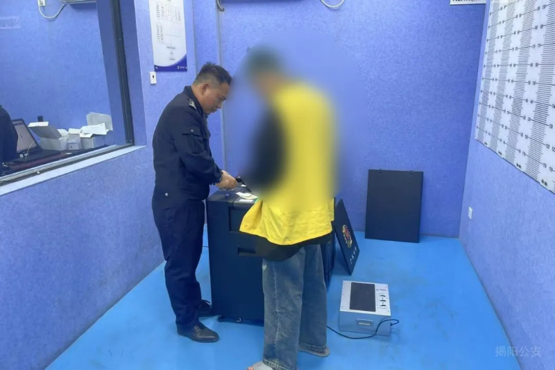 泛亚电竞请锁好车门！警惕“拉车门”盗窃！