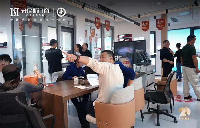 泛亚电竞瞩目盛典 五店同庆 热烈祝贺轩尼斯门窗长沙店宏开骏业！(图6)