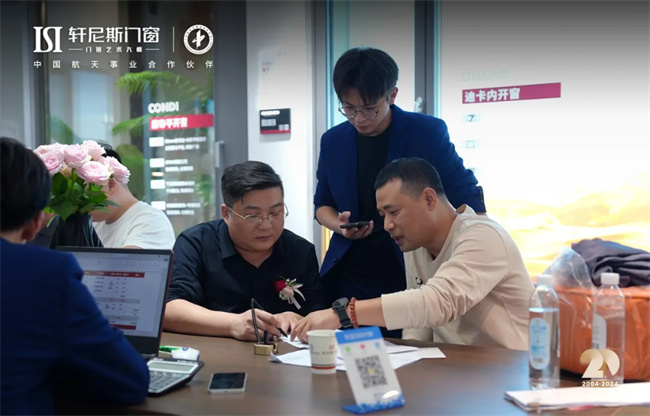 泛亚电竞瞩目盛典 五店同庆 热烈祝贺轩尼斯门窗长沙店宏开骏业！(图7)
