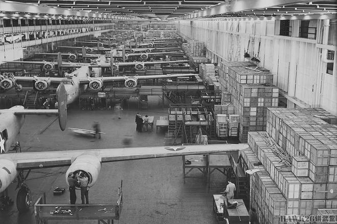 泛亚电竞85年前 B-24“解放者”原型机首飞 世界上生产量最大的重型轰炸机(图2)