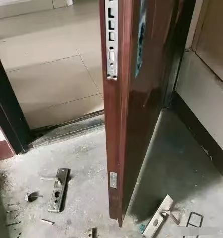 泛亚·电竞(中国)官方网站男子找开锁师傅开门说好240元被收340元师傅称：换了