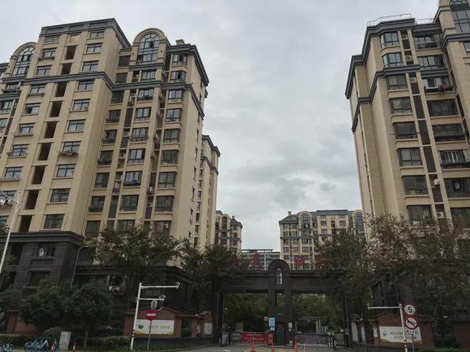 泛亚电竞一键即可报修、随时查看进度奉贤智慧物业“点亮”居民幸福生活(图1)