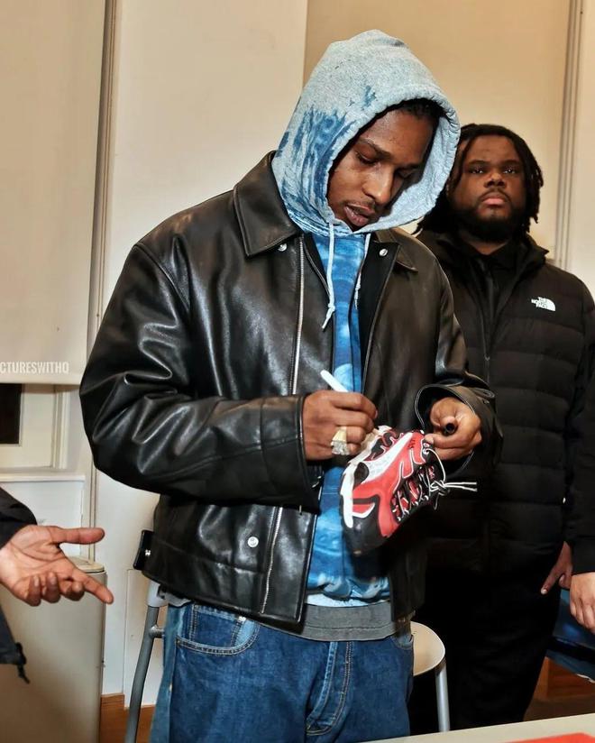 泛亚·电竞(中国)官方网站「短宽皮衣」含金量还在上升Rocky、Travis S(图1)