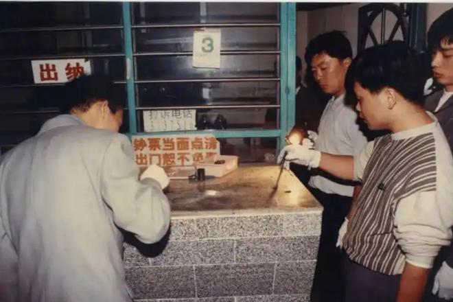 泛亚电竞人魔间鏖战！1990年荆门市“9·26”特大持枪抢劫银行案侦破始末(图4)