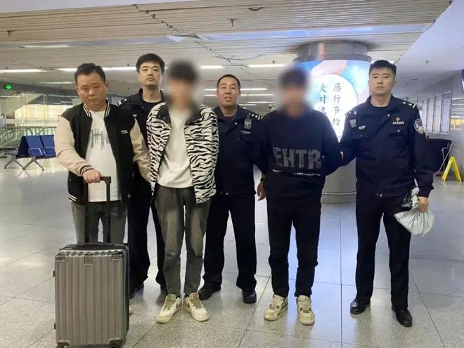 泛亚电竞醉了！来沪男子看视频钻研苦练盗窃手法“预演”后盗窃！结果作案3小时后被抓(图3)