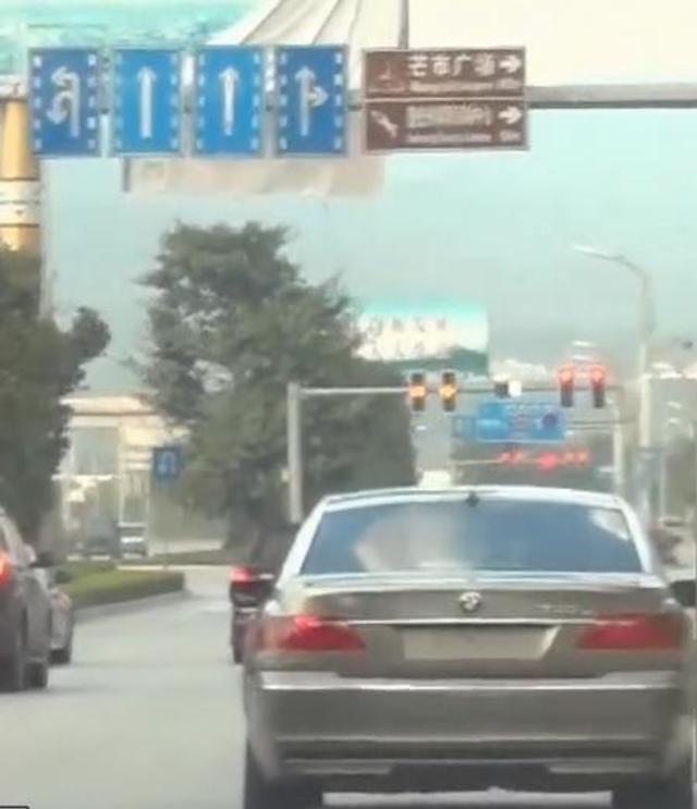 泛亚电竞2017年三辆豪车去云南旅游引起警方怀疑全家12口多人判死刑(图19)