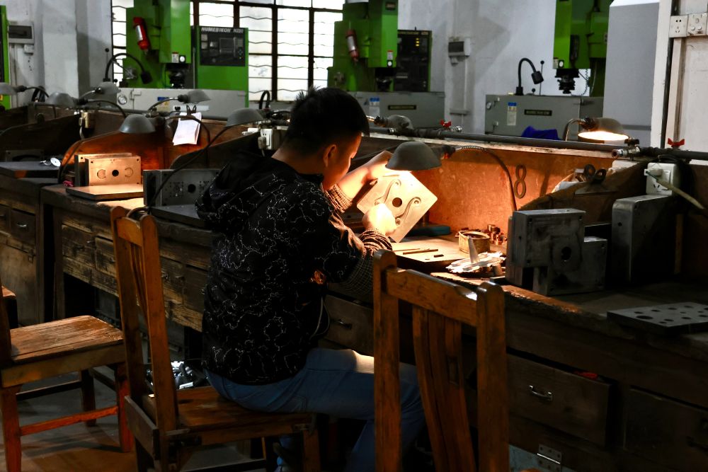泛亚·电竞(中国)官方网站“铁将军”升帐“锁联网”：“锁”住百亿元大产业(图2)