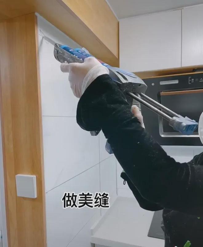 泛亚电竞山东一女主爆改20㎡车库给68岁老母亲住网友看到后说这是不孝(图5)
