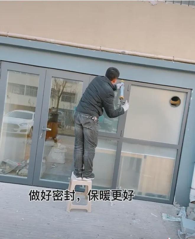 泛亚电竞山东一女主爆改20㎡车库给68岁老母亲住网友看到后说这是不孝(图6)