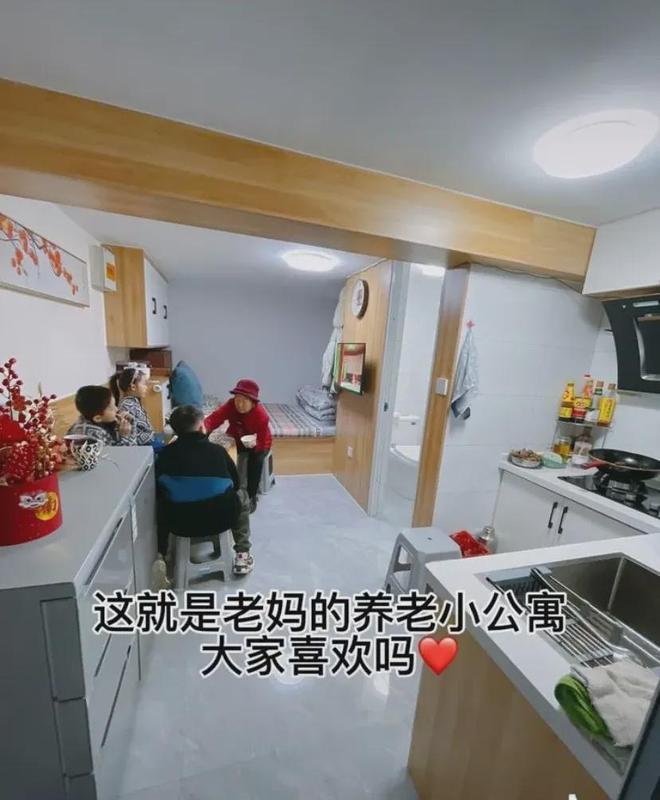 泛亚电竞山东一女主爆改20㎡车库给68岁老母亲住网友看到后说这是不孝(图10)
