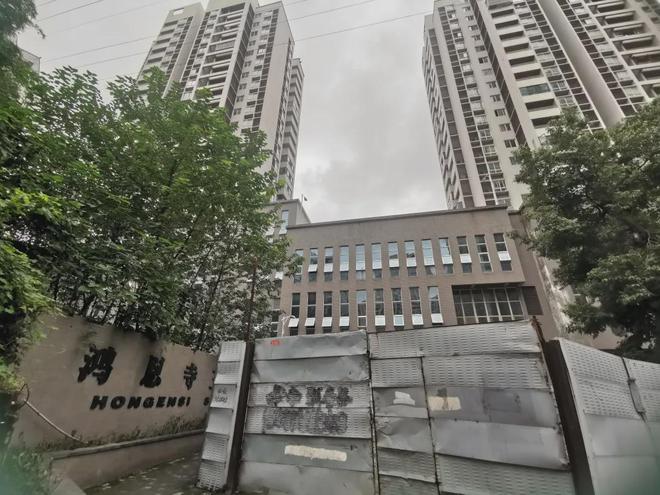 泛亚电竞观音桥惊现数栋鬼楼实地打探惊呆了意外发现观音桥要出新盘！(图6)