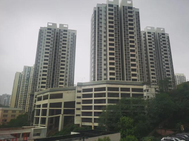 泛亚电竞观音桥惊现数栋鬼楼实地打探惊呆了意外发现观音桥要出新盘！(图2)