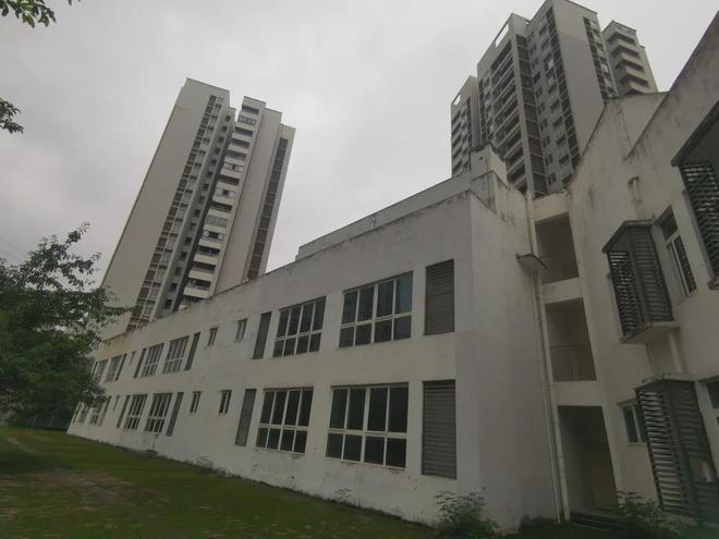 泛亚电竞观音桥惊现数栋鬼楼实地打探惊呆了意外发现观音桥要出新盘！(图18)