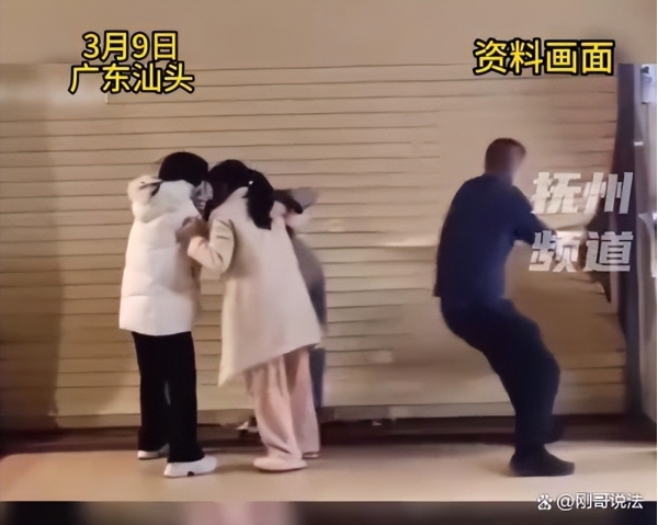 泛亚电竞丈夫抓到妻子出轨现行满腔怒火无处发泄崩溃了(图5)