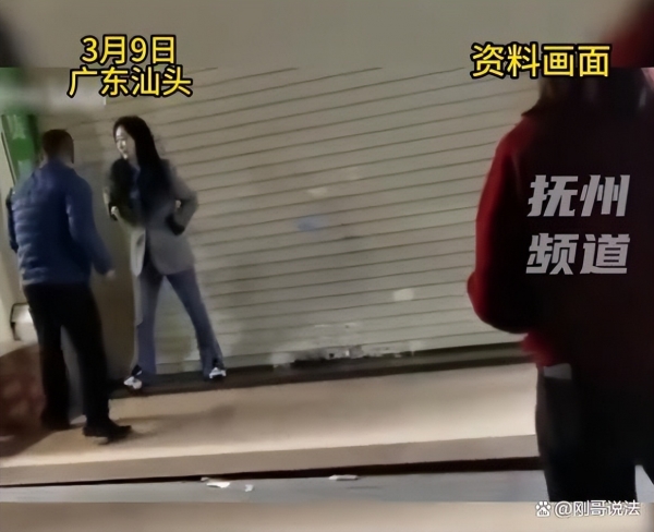 泛亚电竞丈夫抓到妻子出轨现行满腔怒火无处发泄崩溃了(图2)