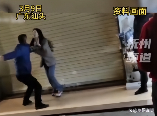 泛亚电竞丈夫抓到妻子出轨现行满腔怒火无处发泄崩溃了(图3)