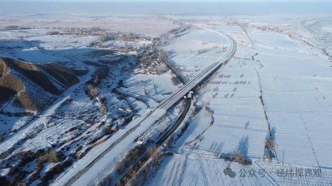 泛亚·电竞(中国)官方网站乌尉高速公路：跨越天山的交通巨龙(图6)