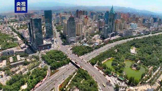 泛亚·电竞(中国)官方网站乌尉高速公路：跨越天山的交通巨龙(图9)