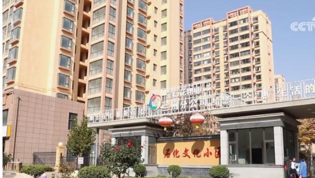 泛亚电竞90后美女骗子：换整栋楼锁芯偷房骗2400万给男主播买豪车豪宅(图5)