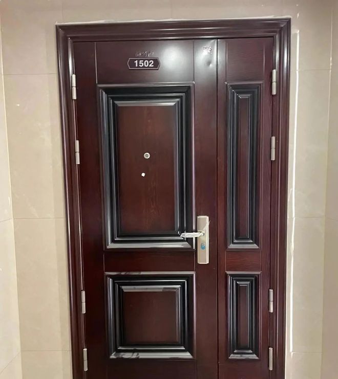 泛亚·电竞(中国)官方网站新房装修“入户门”要换掉吗？听内行一说很是庆幸知道的及