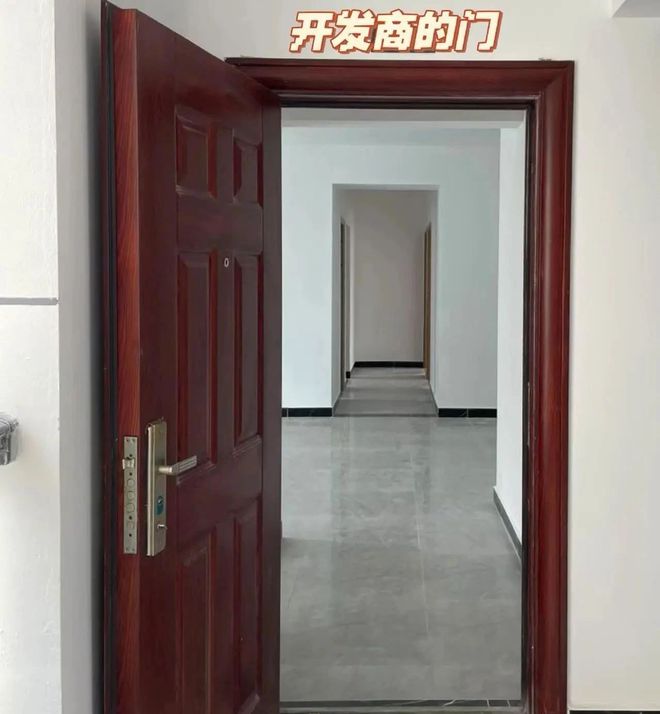 泛亚·电竞(中国)官方网站新房装修“入户门”要换掉吗？听内行一说很是庆幸知道的及(图9)