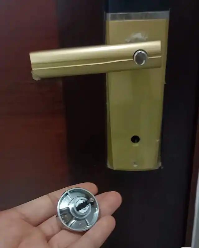 泛亚电竞民宿锁坏了致3考研女生错过考试老板竟反向索要换锁钱