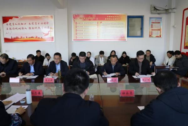 泛亚电竞聚焦教材明方向 精准引领促提升——省教育厅专家组莅临滕州市中等职业教育中(图2)