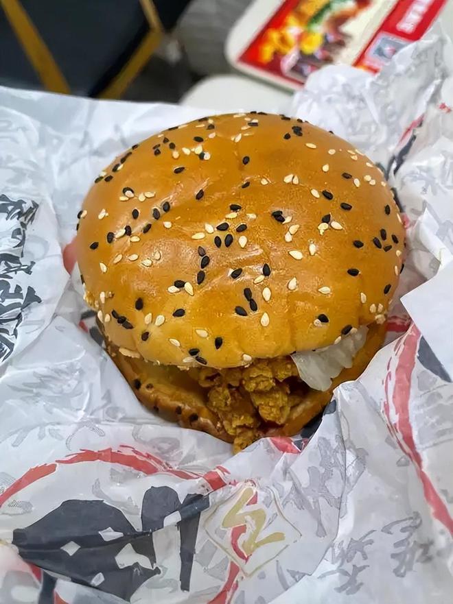 泛亚·电竞(中国)官方网站华莱士用过期食材后续：官方致歉门店员工被开除知情者爆料(图3)