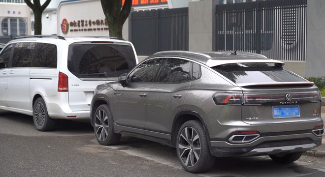 泛亚电竞台州这个小区逆向才能入主路？回应：联合多部门实地推进改造(图4)
