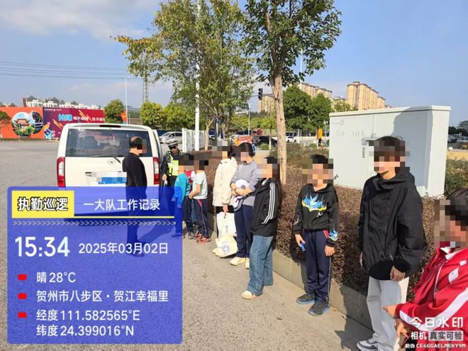 泛亚·电竞(中国)官方网站坐不下就挤一挤？贺州公安严查两起面包车超员违法行为丨警(图2)